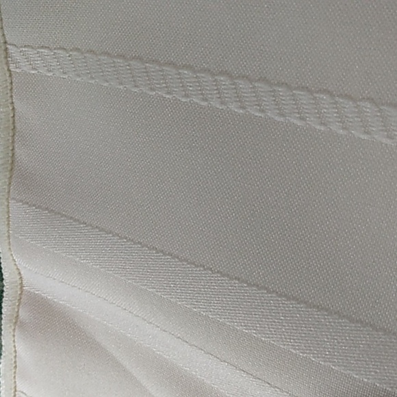 Tablecloth & 6 napkins approx 56x80 - Picture 6 of 6